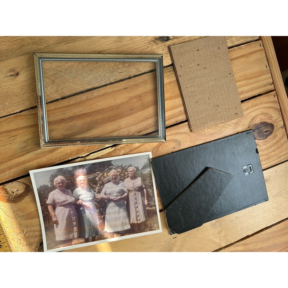 Vintage Brass Gold Tone Metal Picture Photo Frame With Elder Women Photo - Picture 11 of 11